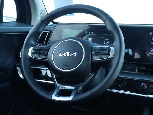 Used 2025 Kia Sportage EX image 8