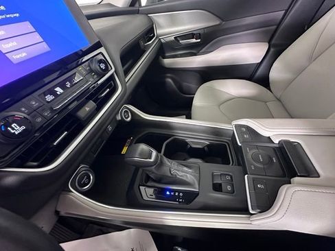 Certified 2024 Toyota Grand Highlander AWD Hybrid image 33