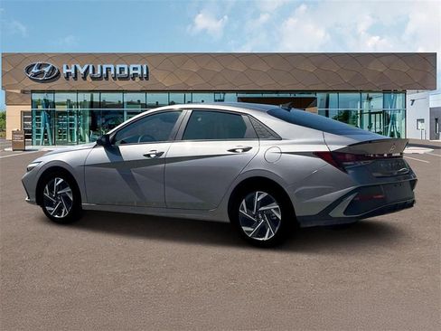 Used 2025 Hyundai Elantra Sport FWD image 4