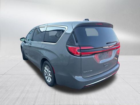 Used 2025 Chrysler Pacifica Select FWD image 8