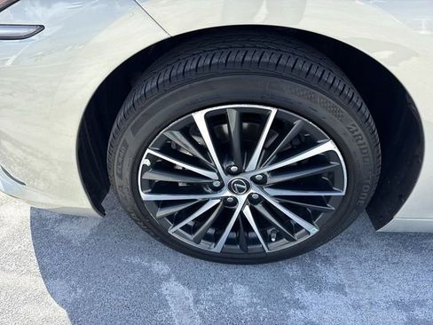 Certified 2024 Lexus ES 350 w/ Premium Package FWD image 10