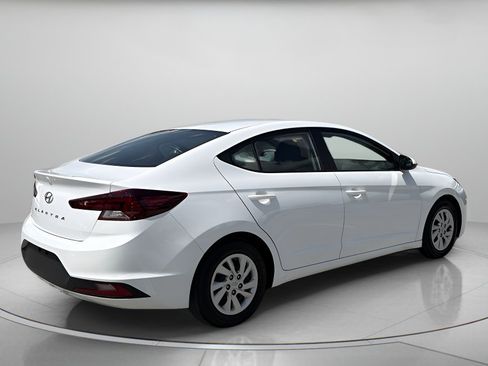 Used 2020 Hyundai Elantra SE w/ Cargo Package (C1) FWD image 3
