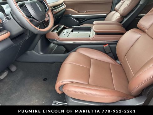 New 2026 Lincoln Navigator L Reserve AWD/4WD image 9