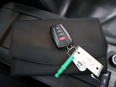 Used 2021 Toyota Highlander Platinum image 62