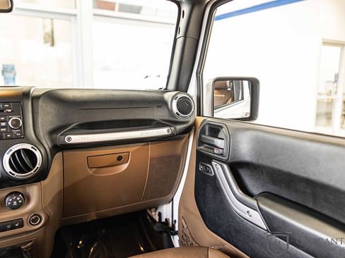 Used 2015 Jeep Wrangler Unlimited Sahara image 34