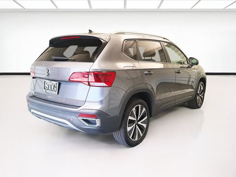Used 2024 Volkswagen Taos SE FWD image 4