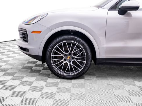 Certified 2023 Porsche Cayenne AWD/4WD image 33