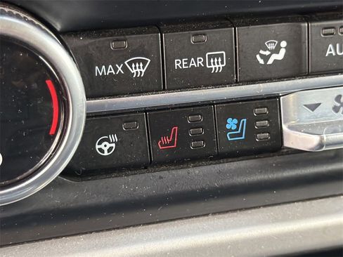 Used 2024 Ford Expedition XLT image 17