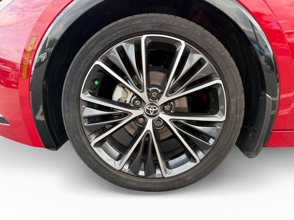 Used 2024 Toyota Prius XLE FWD image 30