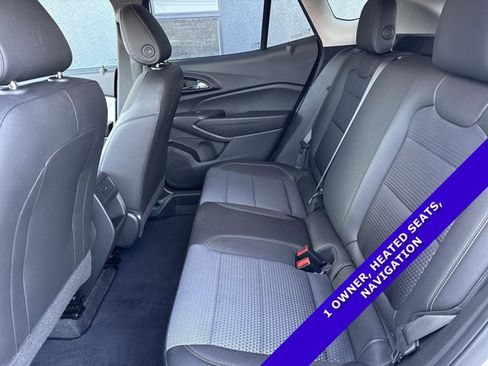 Used 2025 Chevrolet Trax LT w/ LT Convenience Package image 6