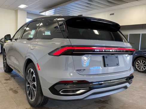 Used 2026 Lincoln Nautilus Reserve image 5