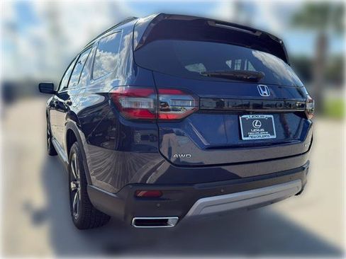 Used 2024 Honda Pilot Touring image 4