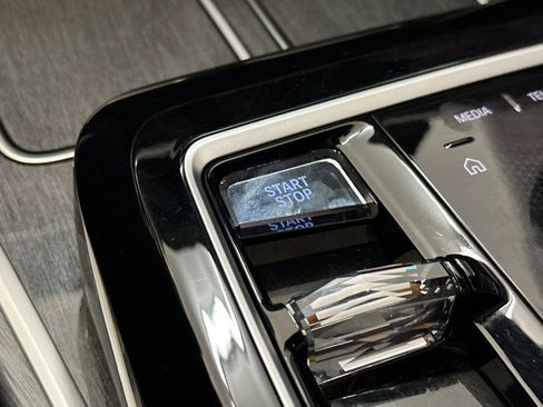 Certified 2023 BMW i7 xDrive60 AWD/4WD image 32