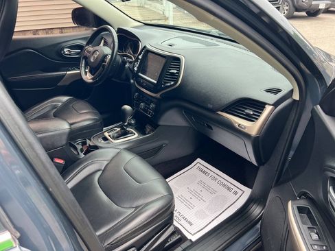 Used 2018 Jeep Cherokee Limited AWD/4WD image 15