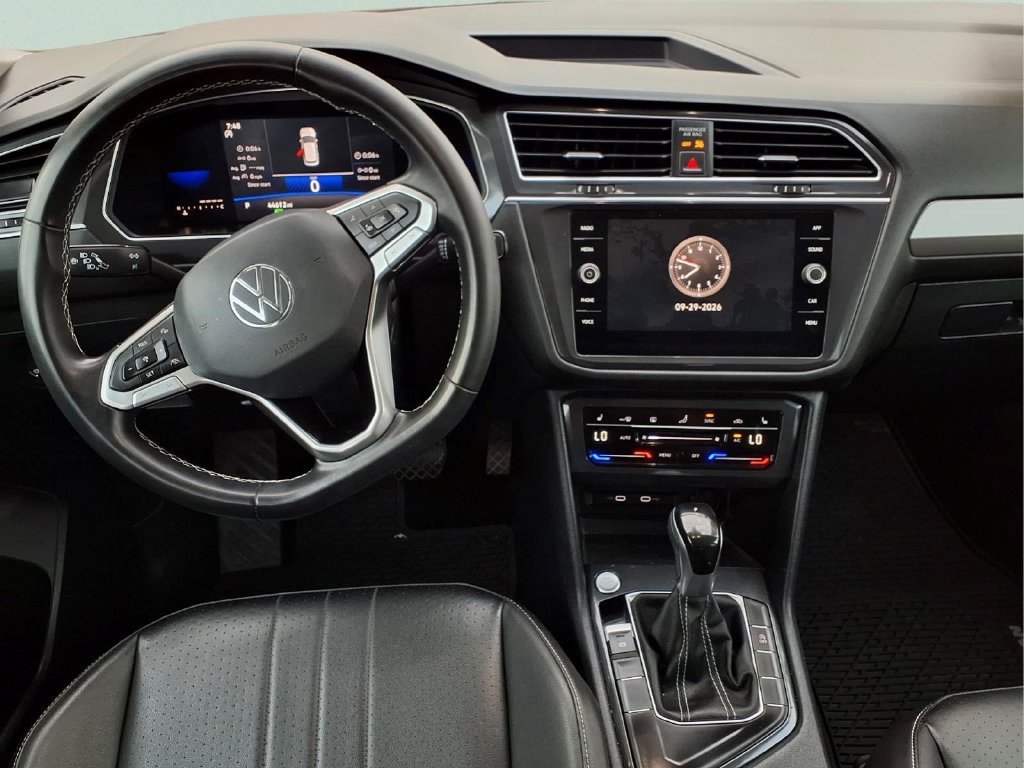 Used 2022 Volkswagen Tiguan SE FWD image 13