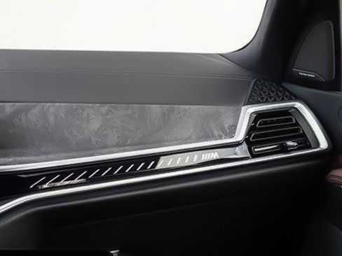 Used 2023 BMW X7 M60i image 41