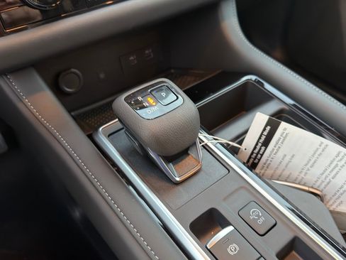 New 2025 Nissan Pathfinder SL image 19