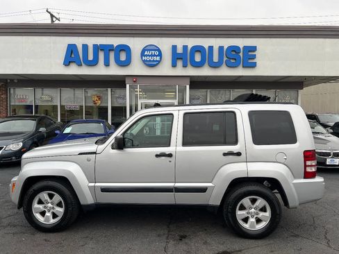 Used 2010 Jeep Liberty Sport w/ Popular Equipment Group image 8