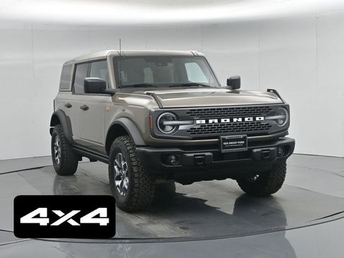 Used 2025 Ford Bronco Badlands image 1