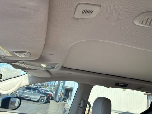 Used 2018 Chrysler Pacifica Limited w/ Tire & Wheel Group image 12