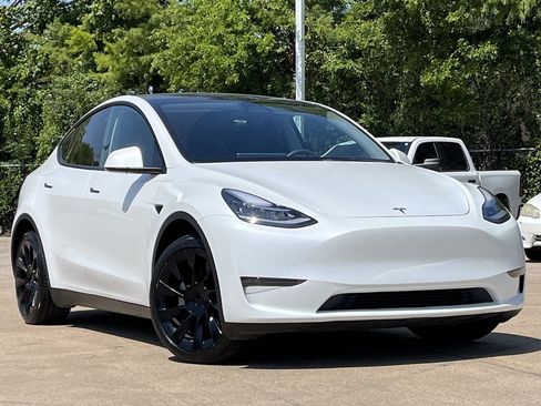 Used 2023 Tesla Model Y Long Range AWD/4WD image 2
