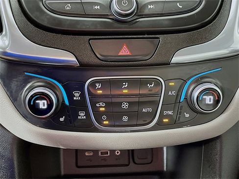 Used 2020 Chevrolet Equinox LT image 18