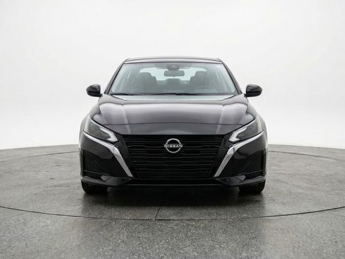 Used 2025 Nissan Altima 2.5 SV image 2