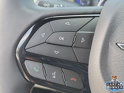 Used 2024 Chrysler Pacifica Touring FWD image 22