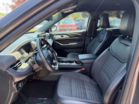 Used 2025 Ford Explorer ST-Line w/ ST-Line Street Pack AWD/4WD image 11