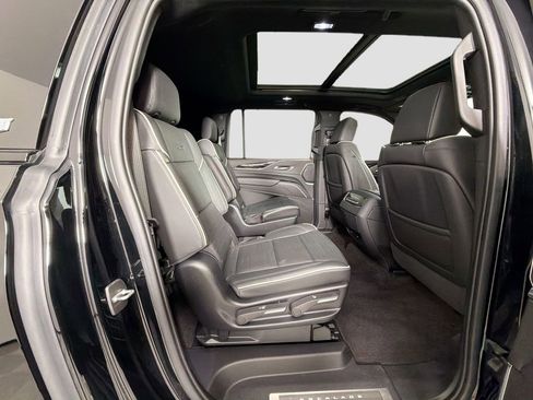 Used 2022 Cadillac Escalade ESV Sport w/ Touring Package AWD/4WD image 30