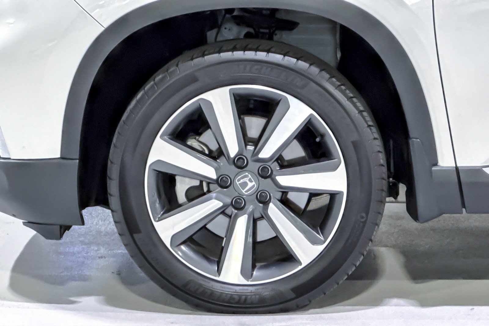 Used 2025 Honda Pilot Touring image 13