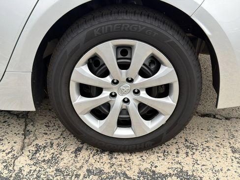 Used 2025 Toyota Corolla LE FWD image 17
