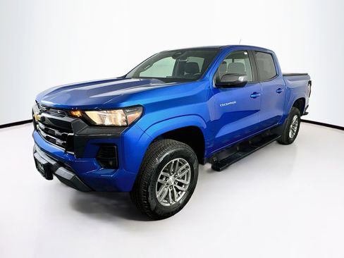 Used 2024 Chevrolet Colorado LT w/ LT Convenience Package II RWD image 3