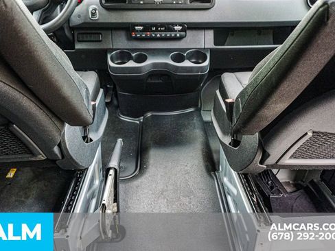 Used 2024 Mercedes-Benz Sprinter 2500 image 34
