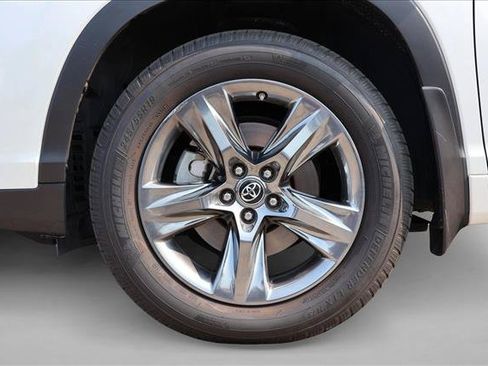 Used 2018 Toyota Highlander Limited Platinum AWD/4WD image 9