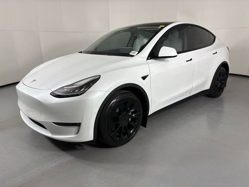 Used 2022 Tesla Model Y Long Range AWD/4WD image 4