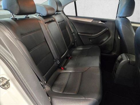 Used 2016 Volkswagen Jetta SE FWD image 17