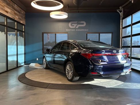 Used 2022 Toyota Avalon Limited w/ Advanced Safety Package FWD image 5