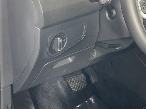 Used 2022 Volkswagen Tiguan SE image 10