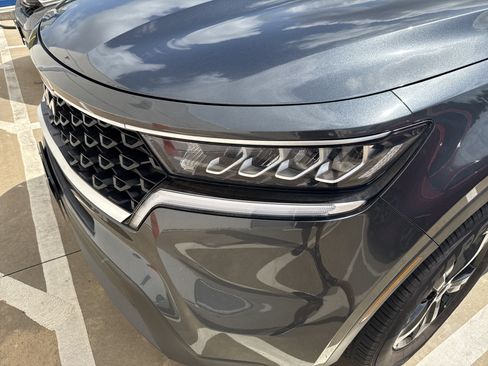 Used 2022 Kia Sorento LX AWD/4WD image 6