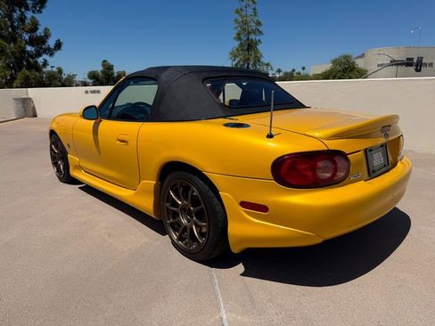 Used 2002 MAZDA MX-5 Miata RWD image 4