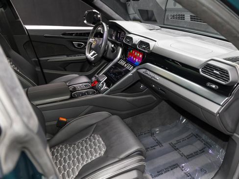 Used 2021 Lamborghini Urus image 61