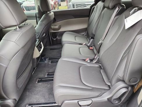 New 2026 Kia Carnival SX FWD image 14