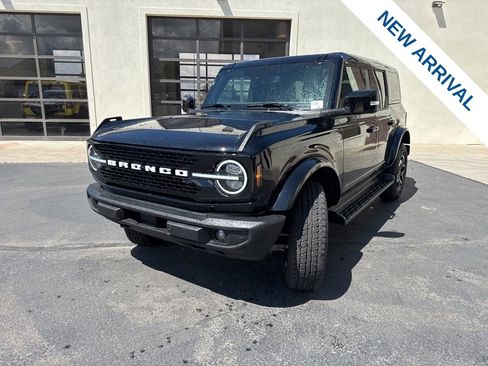 Used 2025 Ford Bronco Outer Banks AWD/4WD image 3