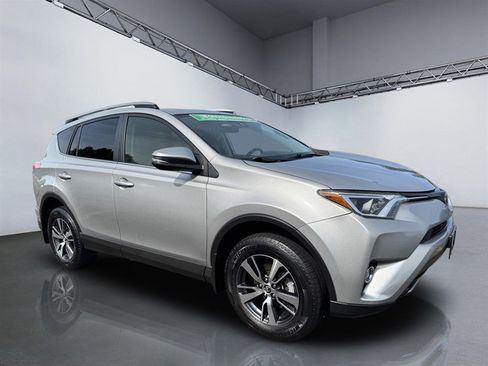 Used 2018 Toyota RAV4 XLE image 8