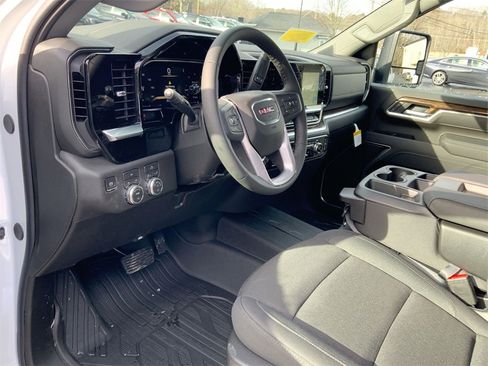 New 2026 GMC Sierra 2500 SLE image 10