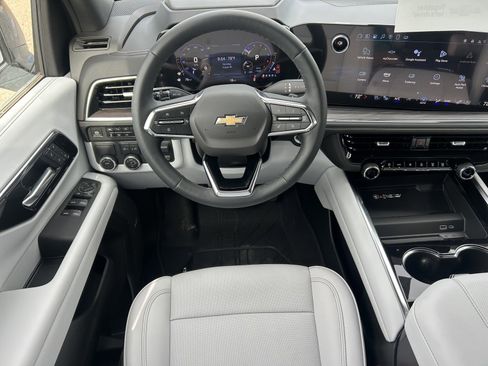 New 2025 Chevrolet Suburban Premier RWD image 17