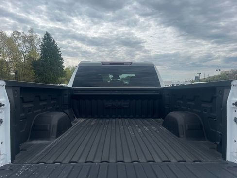 Used 2023 GMC Sierra 1500 SLE AWD/4WD image 13