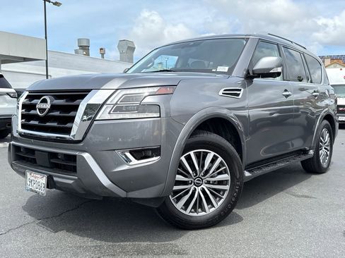 Used 2024 Nissan Armada SL w/ Captain's Chairs Package RWD image 2