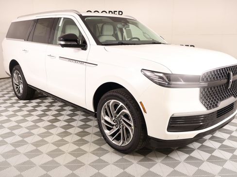 New 2026 Lincoln Navigator L Reserve AWD/4WD image 1